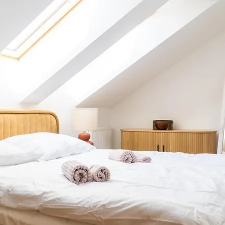 Old Town Gem Designer - Centre Location - Families - Remote Work