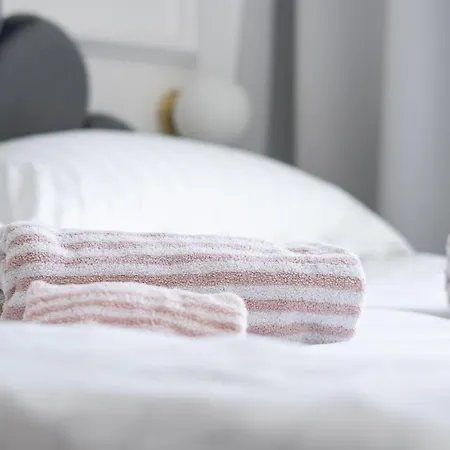 Old Town Gem Designer - Centre Location - Families - Remote Work Apartment *