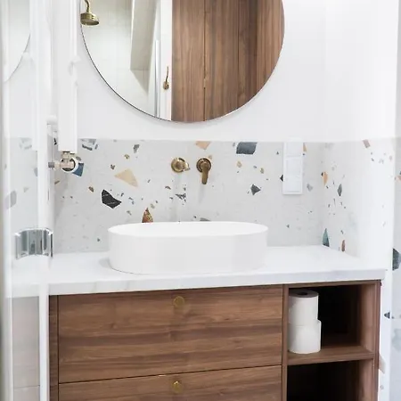 Old Town Gem Designer - Centre Location - Families - Remote Work