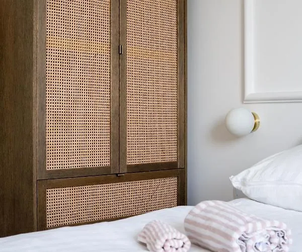 Old Town Gem Designer - Centre Location - Families - Remote Work 아파트