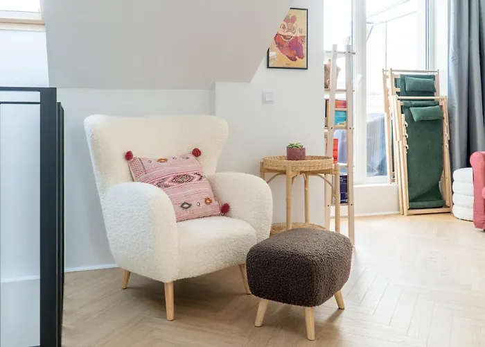 Old Town Gem Designer - Centre Location - Families - Remote Work 아파트 *