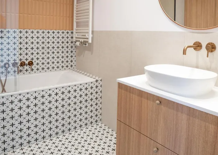 Old Town Gem Designer - Centre Location - Families - Remote Work *