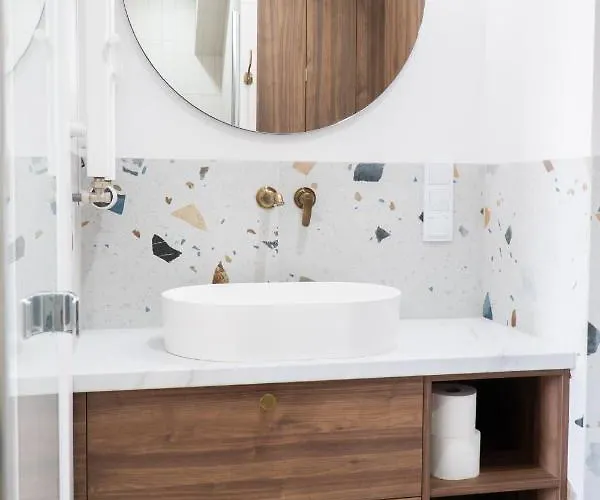 Old Town Gem Designer - Centre Location - Families - Remote Work