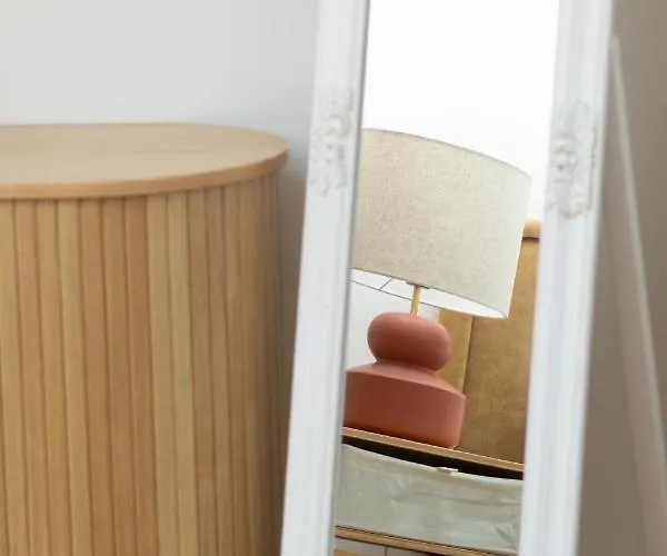 Old Town Gem Designer - Centre Location - Families - Remote Work アパート