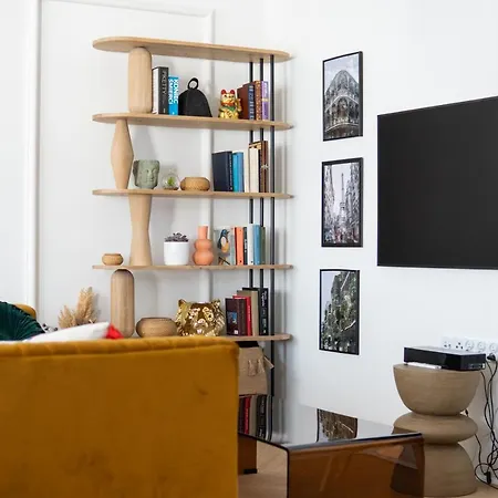 Old Town Gem Designer - Centre Location - Families - Remote Work *