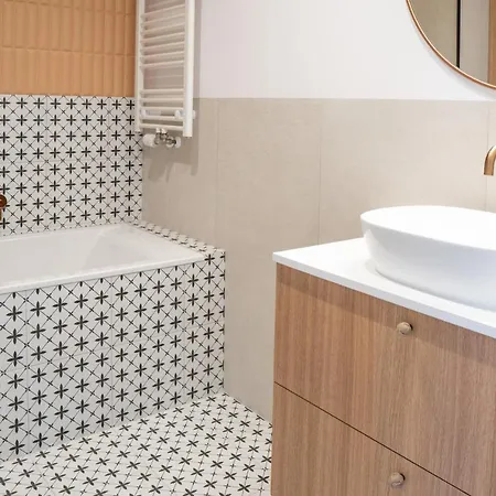 Old Town Gem Designer - Centre Location - Families - Remote Work *